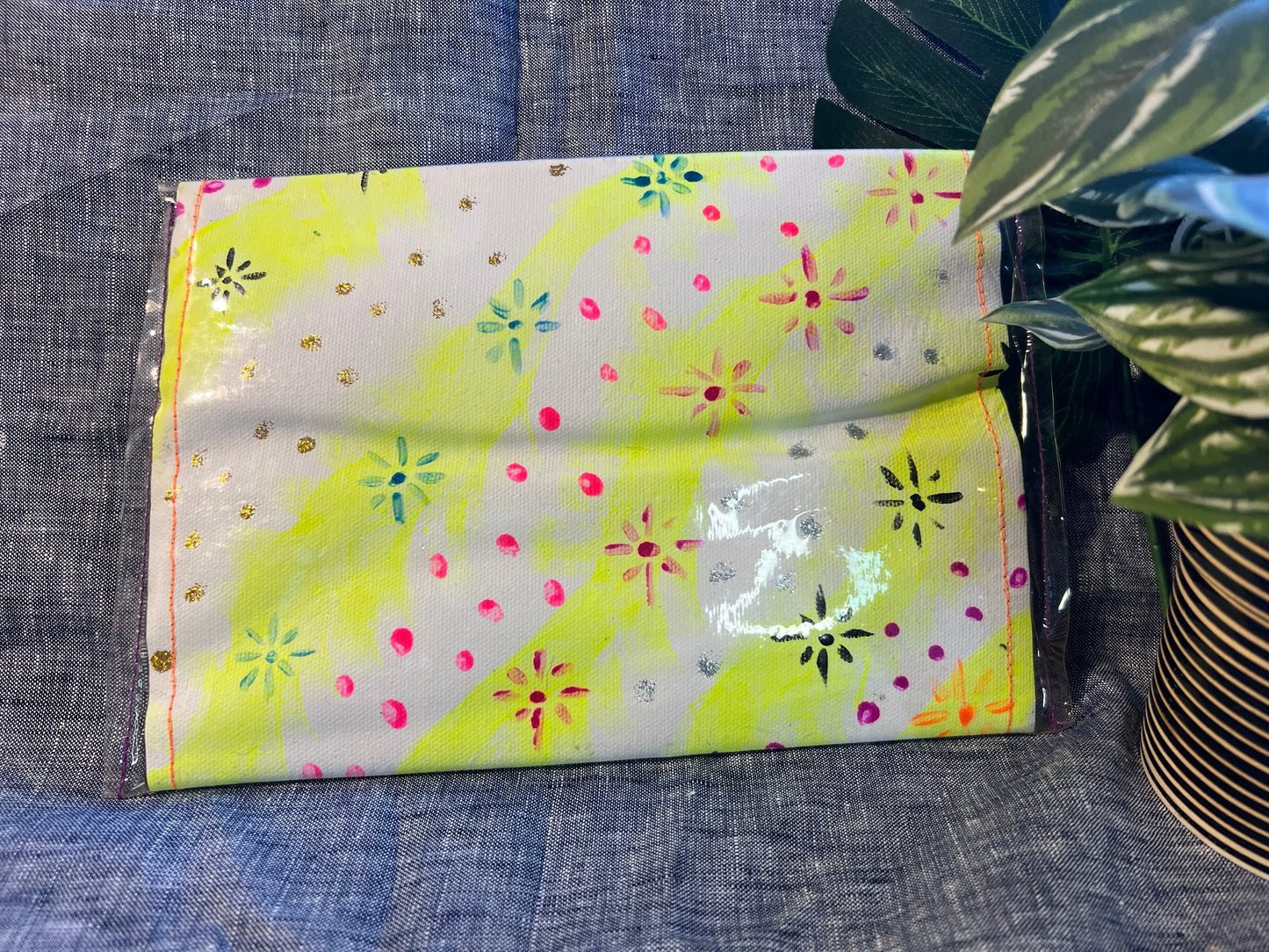 𝑀𝑒𝑑𝑖𝑢𝑚 𝐶𝑎𝑛𝑣𝑎𝑠 𝐶𝑙𝑢𝑡𝑐ℎ Simply Cuteness - Jewellery & Clutches