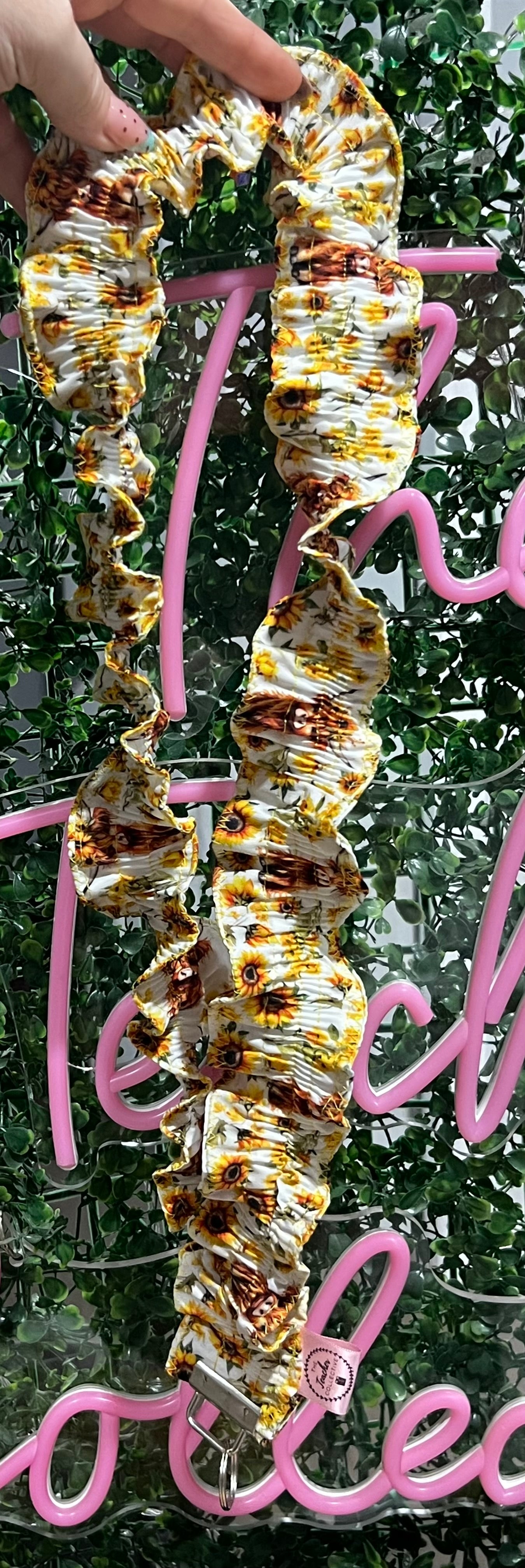 Ruffle lanyard