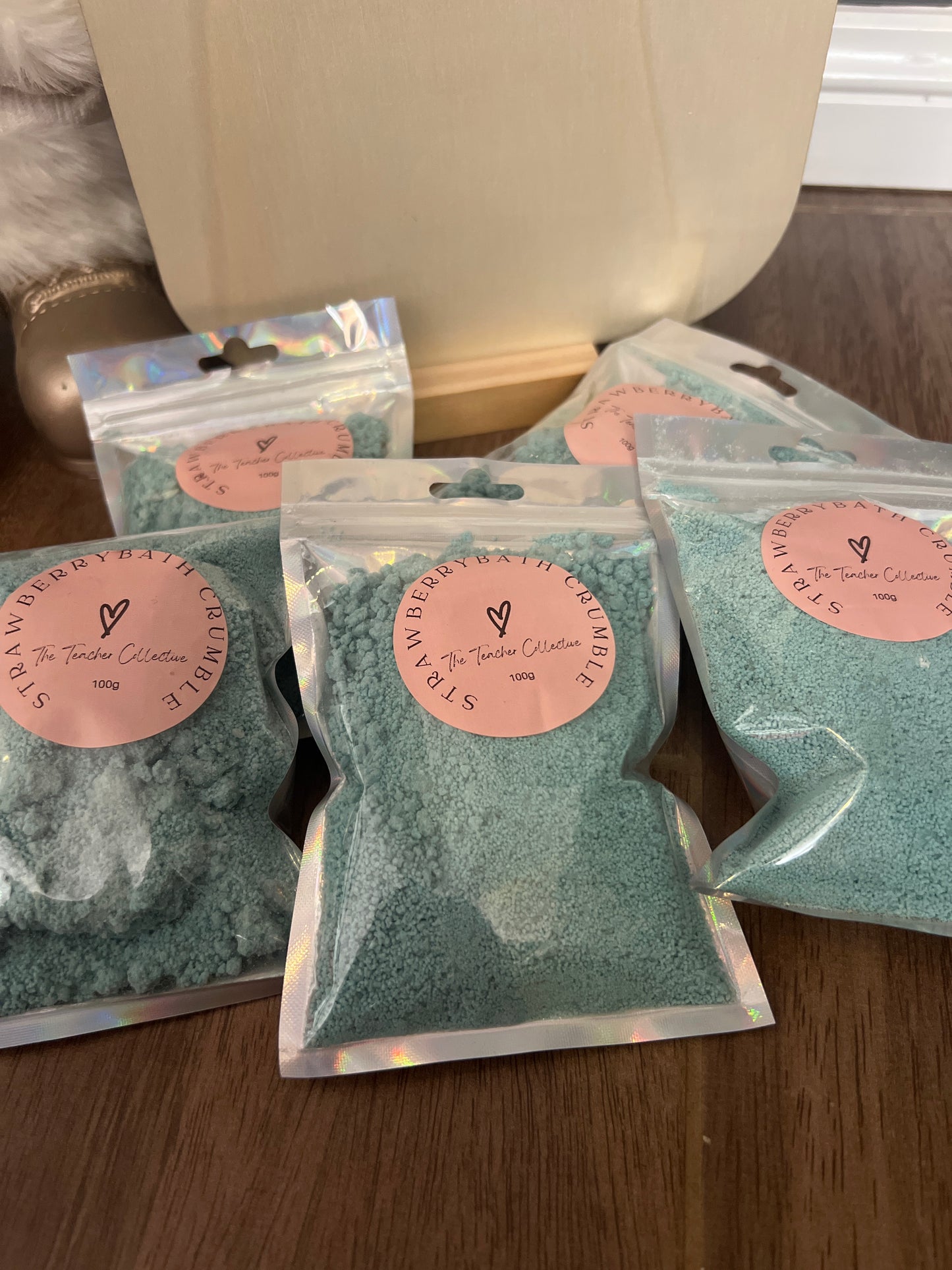 strawberry scented bath crumble