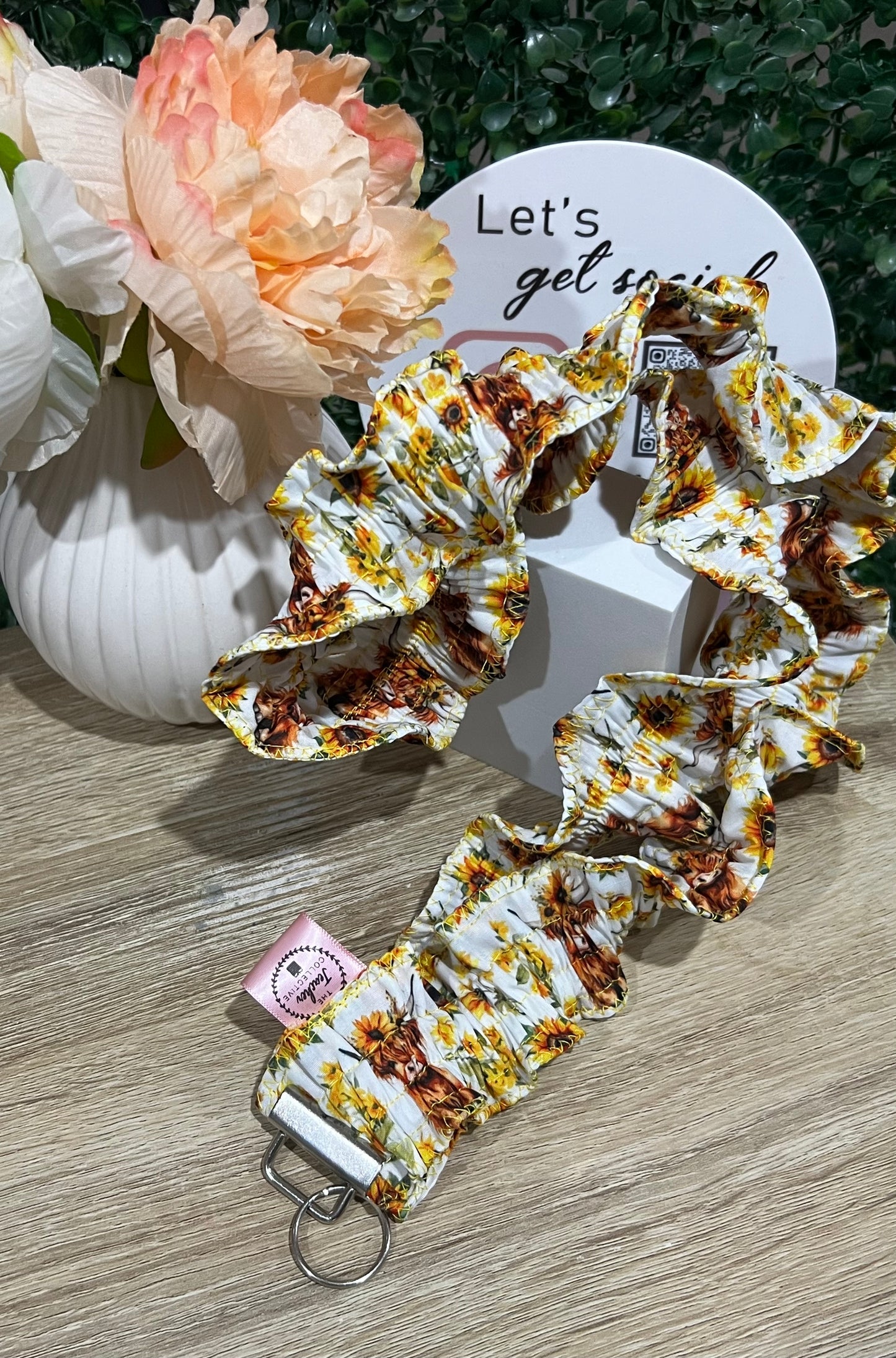 Ruffle lanyard