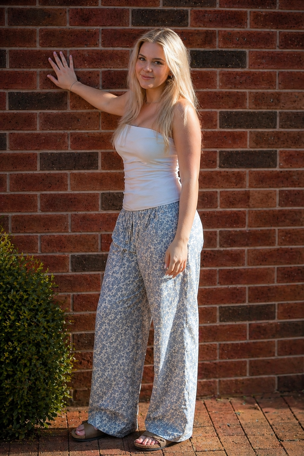 Small print flower pants - size 18