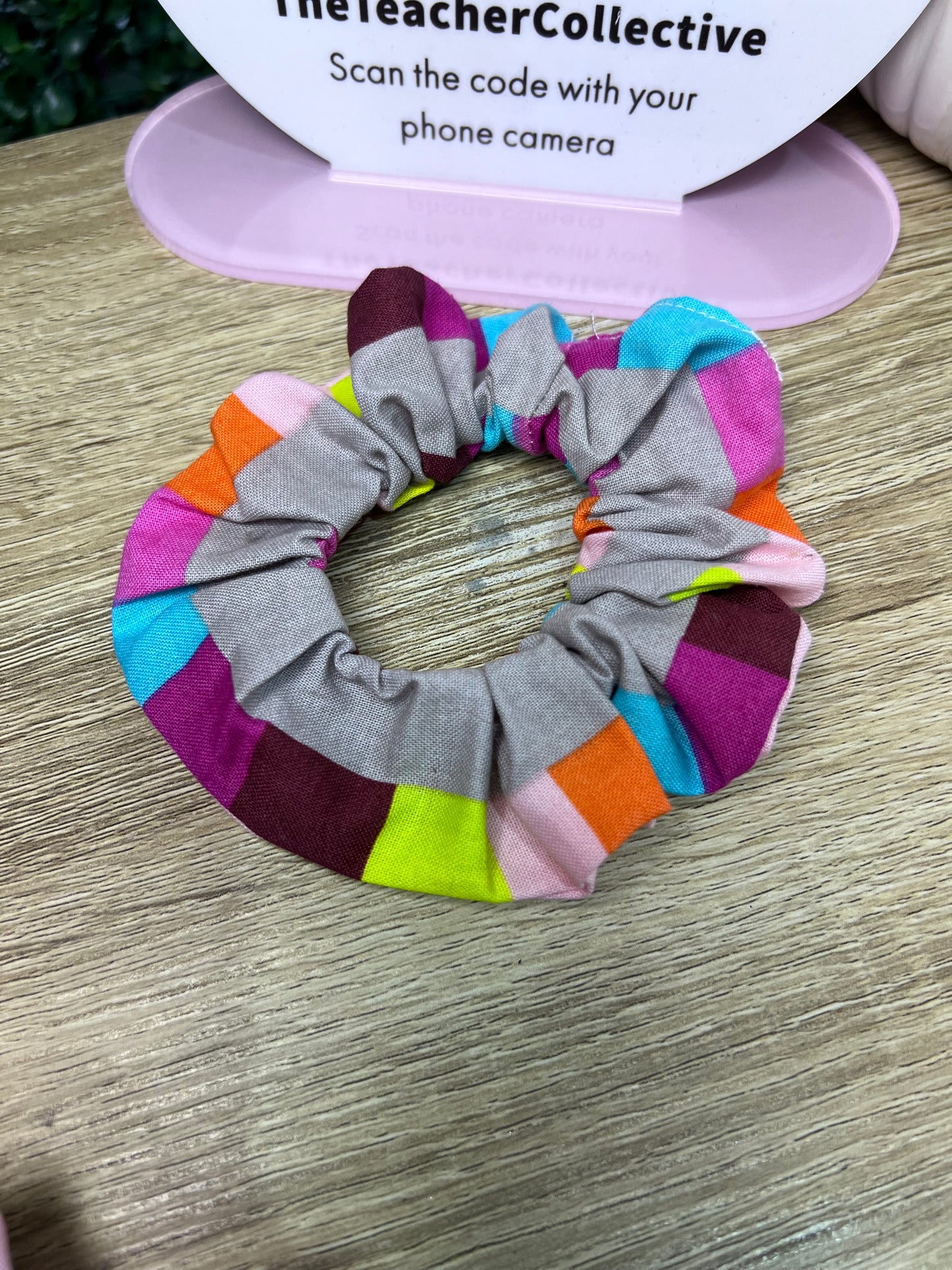 Scrunchie - check