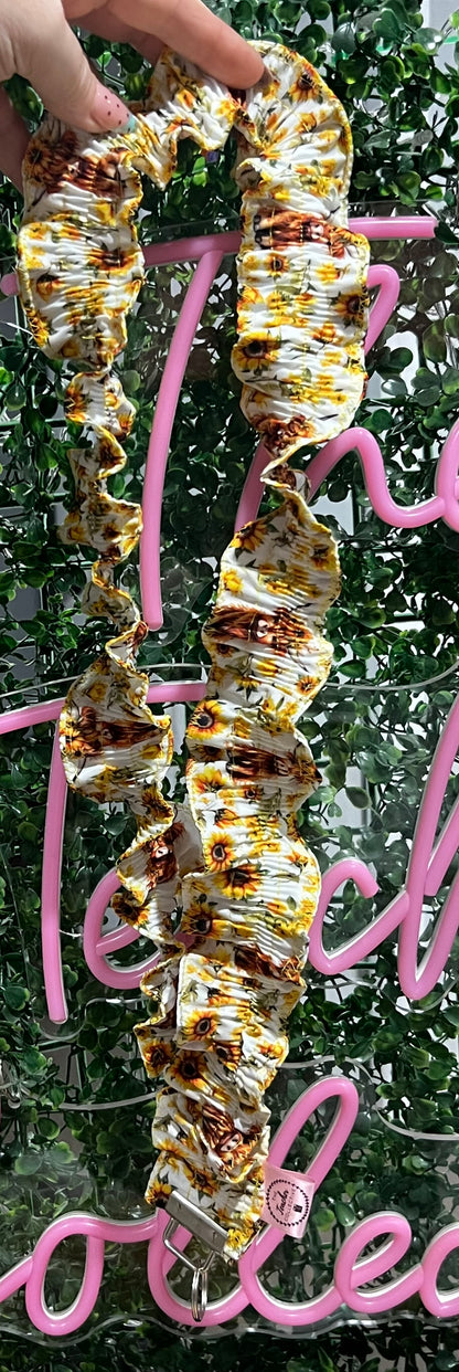 Ruffle lanyard